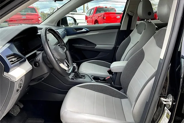2022 Volkswagen Taos SE photo 3