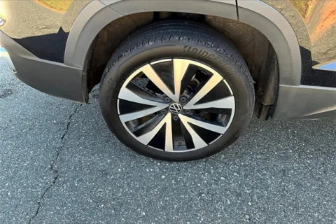 More photos of 2022 Volkswagen Taos 1.5T SE at Autova, VA