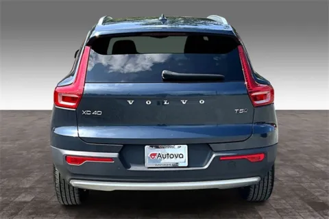 More photos of 2022 Volvo XC40 Momentum at Autova, VA