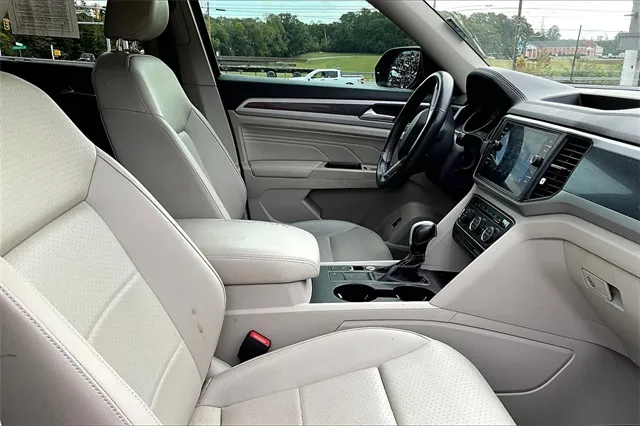 2021 Volkswagen Atlas V6 SE Technology R-Line photo 2