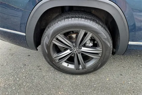 More photos of 2021 Volkswagen Atlas 3.6L V6 SE w/Technology R-Line at Autova, VA
