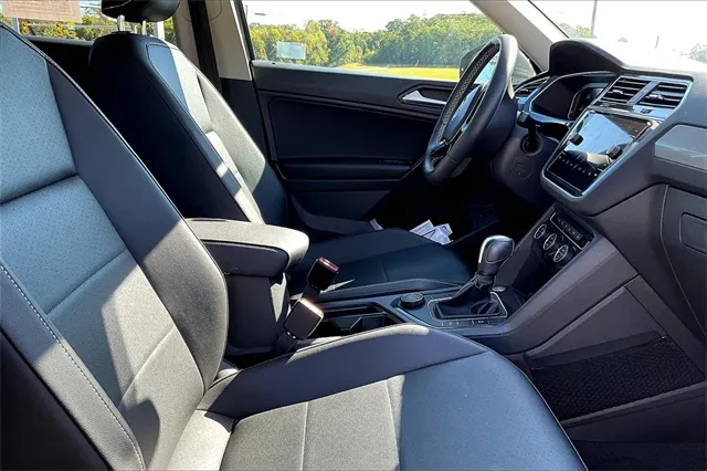 2021 Volkswagen Tiguan SEL photo 4