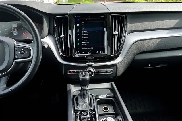 2020 Volvo XC60 T5 Momentum photo 3
