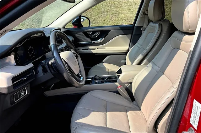 2020 Lincoln Corsair Standard photo 3