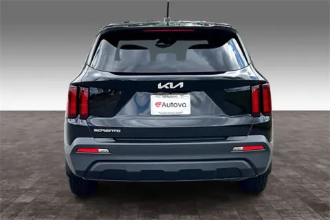 More photos of 2023 Kia Sorento LX at Autova, VA