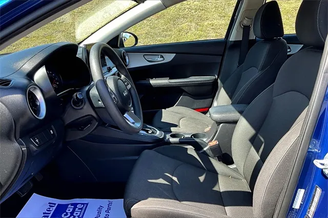 2023 Kia Forte LXS photo 3