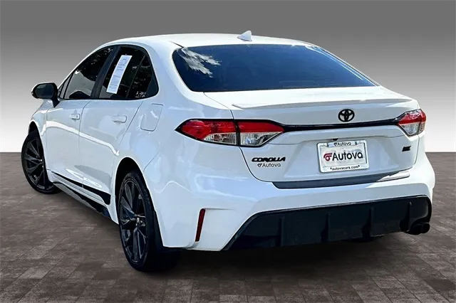 2023 Toyota Corolla SE photo 2