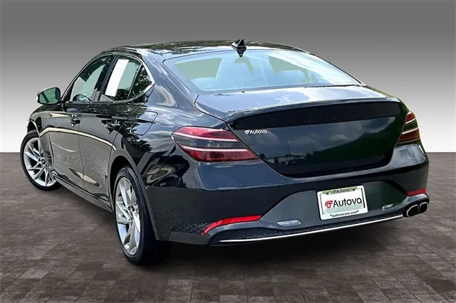 2022 Genesis G70 2.0T Prestige photo 2