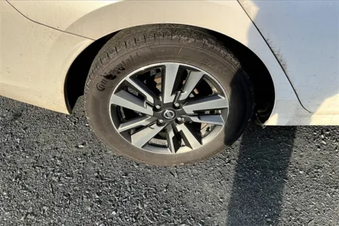 More photos of 2021 Nissan Versa 1.6 SV at Autova, VA