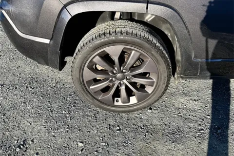 More photos of 2019 Jeep Cherokee Limited at Autova, VA