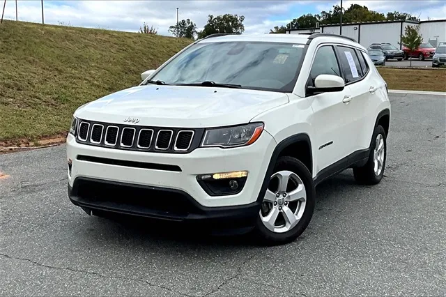 2019 Jeep Compass Latitude photo 3
