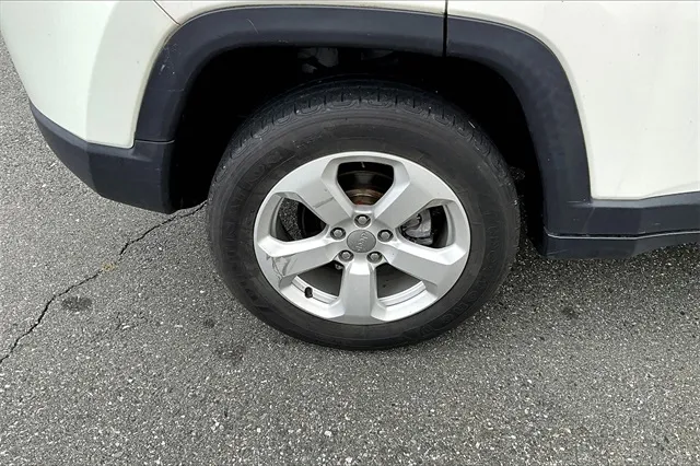 2019 Jeep Compass Latitude photo 4