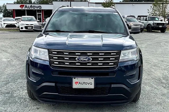 2017 Ford Explorer Base photo 3