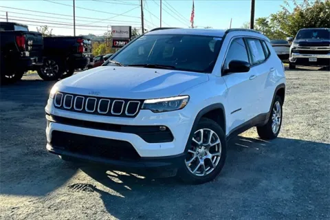 Photos of 2022 Jeep Compass Latitude Lux for sale in Madison Heights, VA at Autova