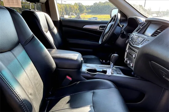 2018 Nissan Pathfinder SL photo 4