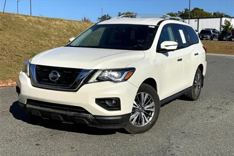 Photos of 2018 Nissan Pathfinder SL for sale in Madison Heights, VA at Autova