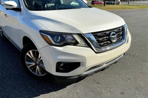 More photos of 2018 Nissan Pathfinder SL at Autova, VA