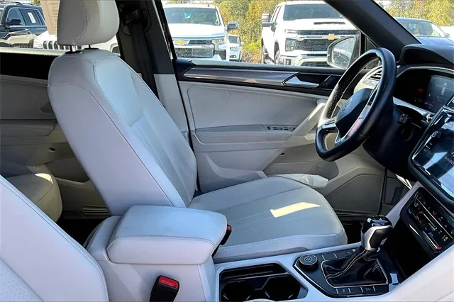 2023 Volkswagen Tiguan SE R-Line Black photo 2