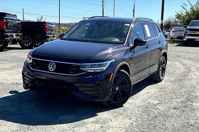 2023 Volkswagen Tiguan SE R-Line Black photo 3