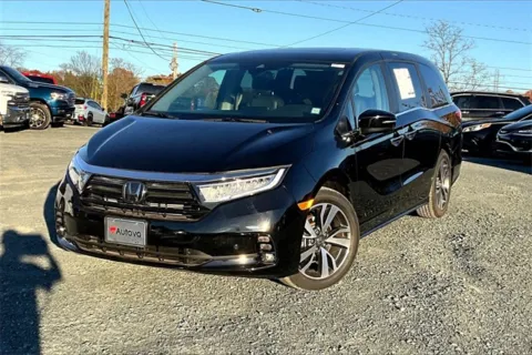 Photos of 2023 Honda Odyssey Touring for sale in Madison Heights, VA at Autova