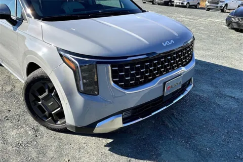 More photos of 2025 Kia Carnival SX at Autova, VA