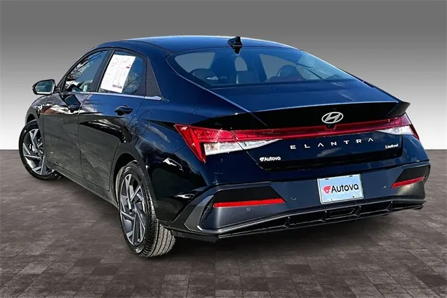 2024 Hyundai Elantra Limited photo 2