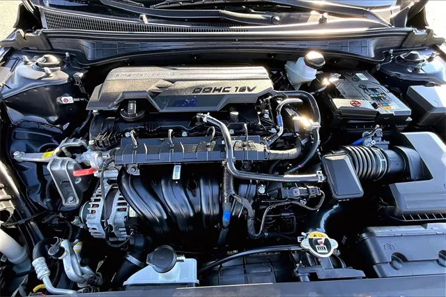 2024 Hyundai Elantra Limited photo 3