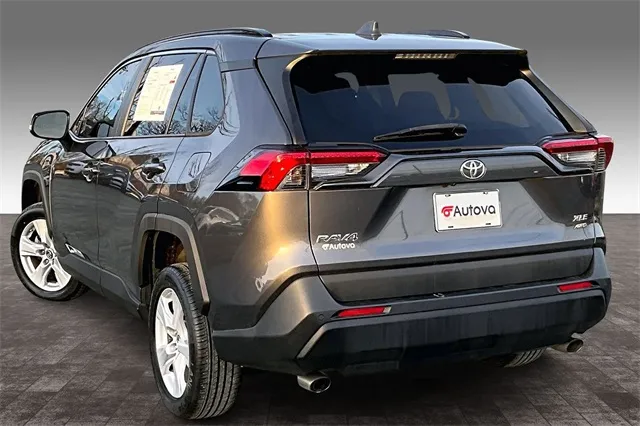 2019 Toyota RAV4 XLE Premium photo 2