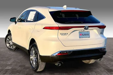 More photos of 2022 Toyota Venza XLE at Autova, VA
