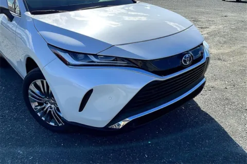 More photos of 2022 Toyota Venza XLE at Autova, VA