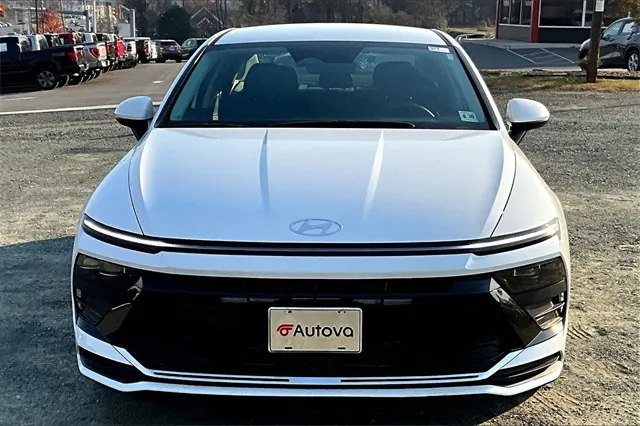 2025 Hyundai Sonata SEL photo 3