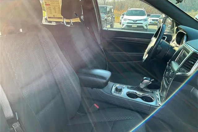 2020 Jeep Grand Cherokee Laredo E photo 4