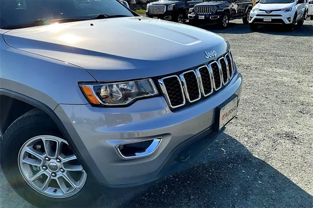 2020 Jeep Grand Cherokee Laredo E photo 2