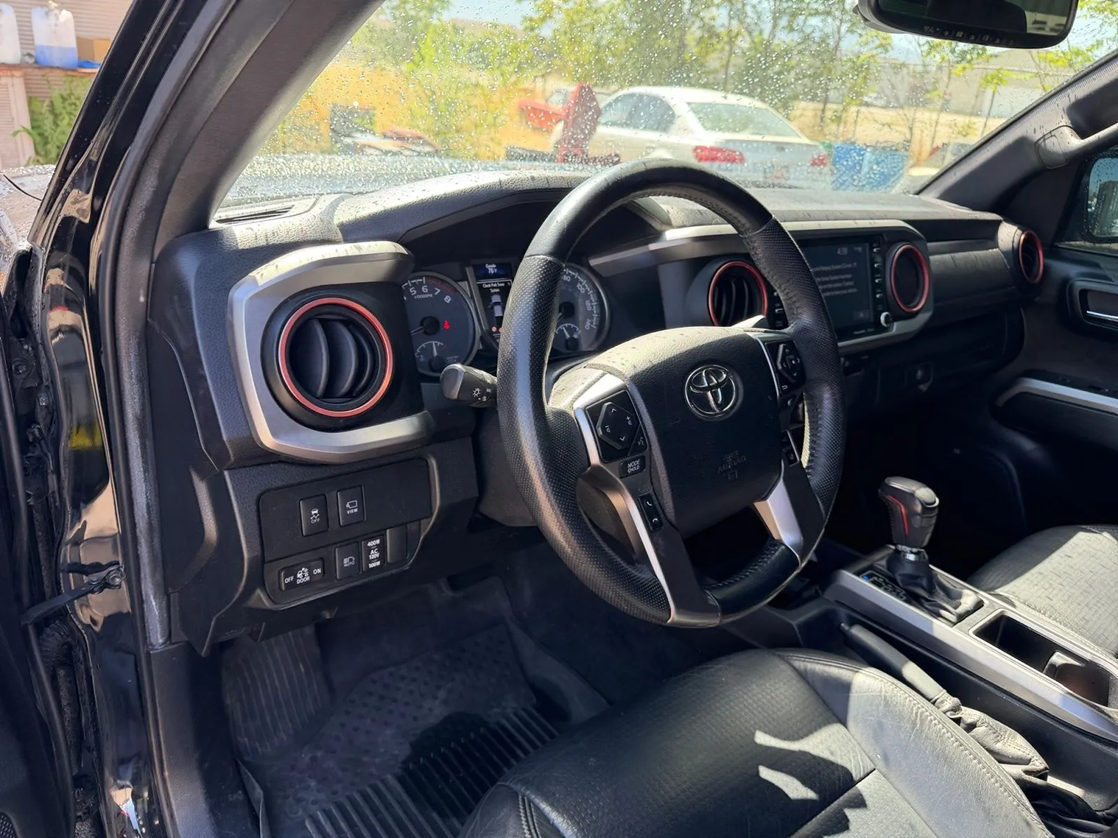 Toyota Tacoma photo 18