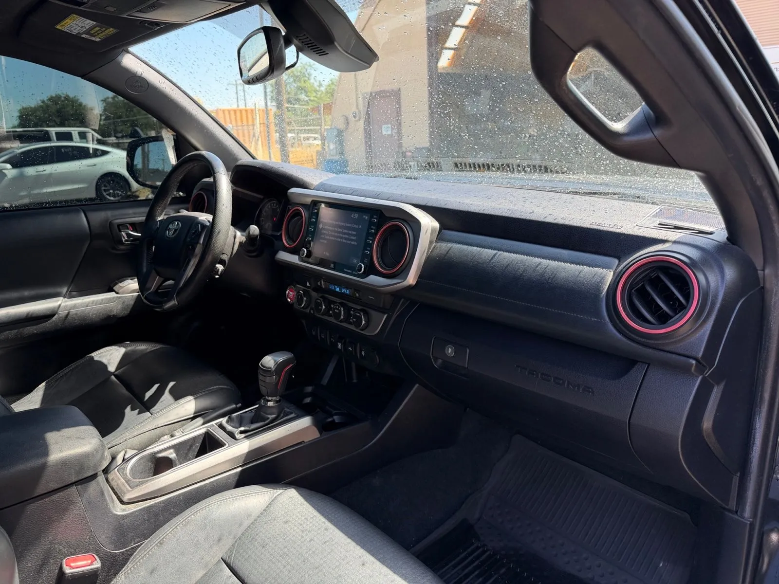 Toyota Tacoma photo 16