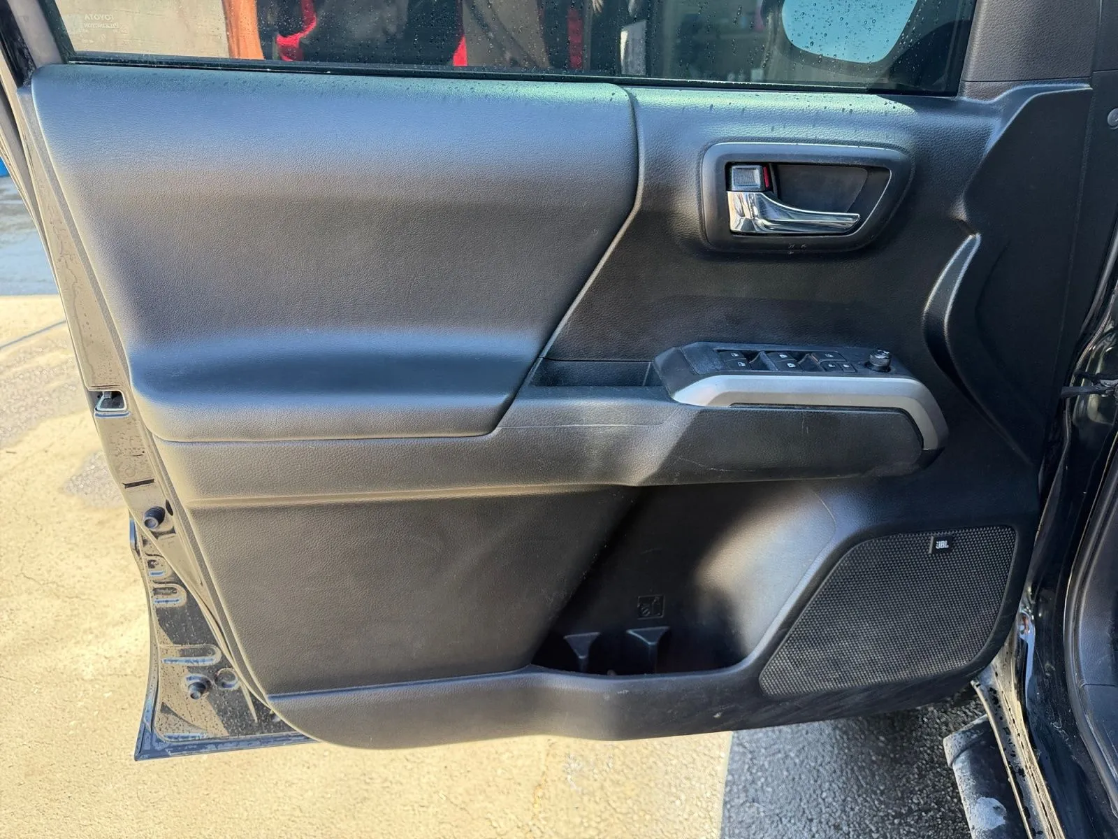 Toyota Tacoma photo 19