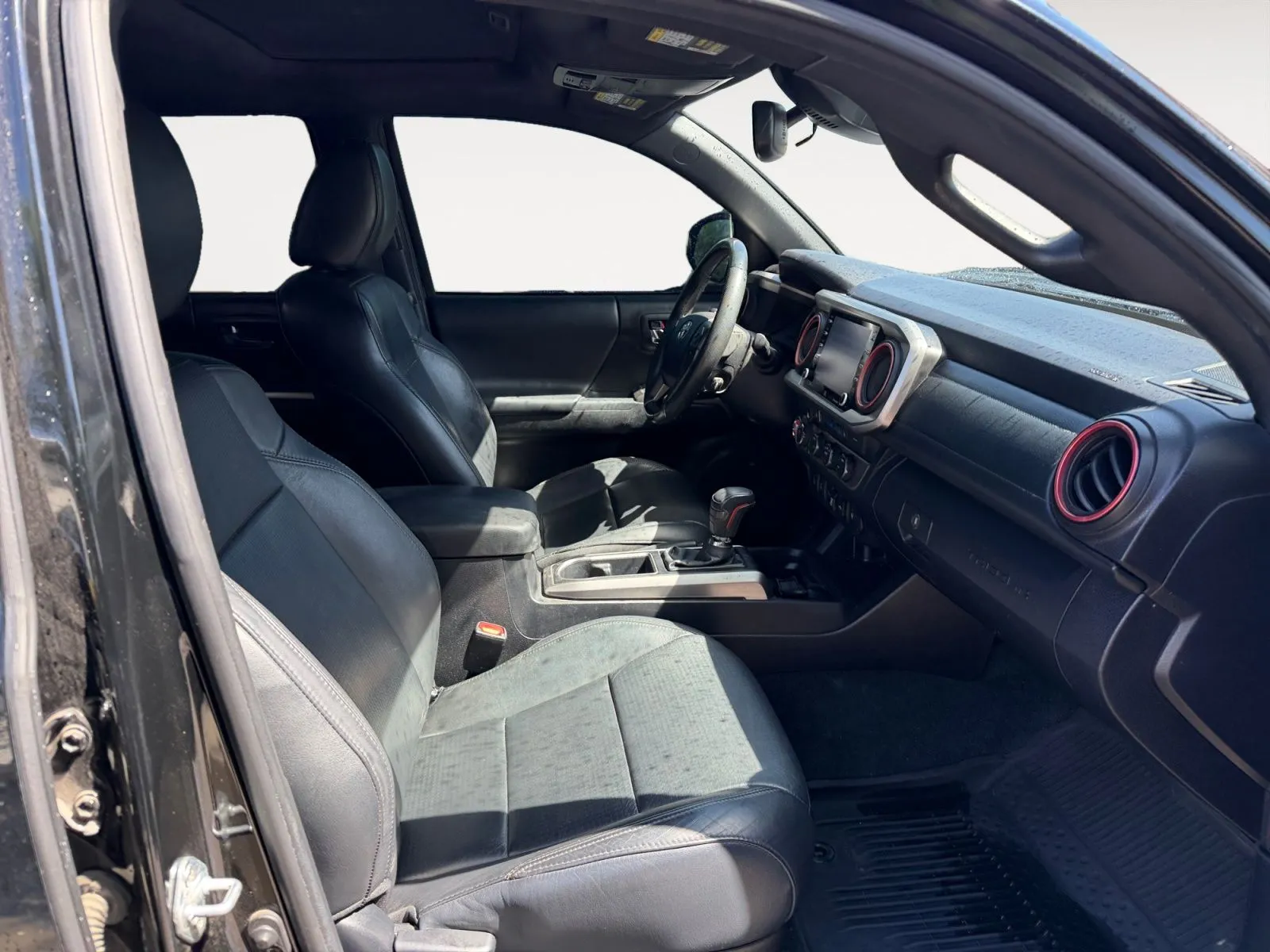Toyota Tacoma photo 15
