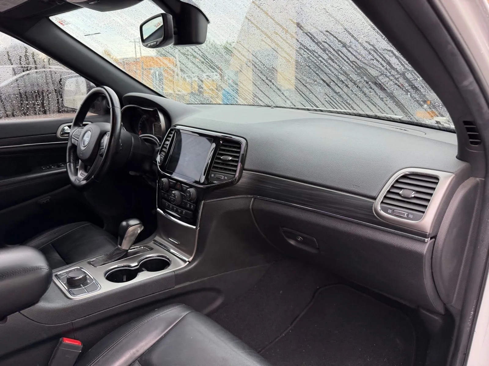 Jeep Grand Cherokee photo 16