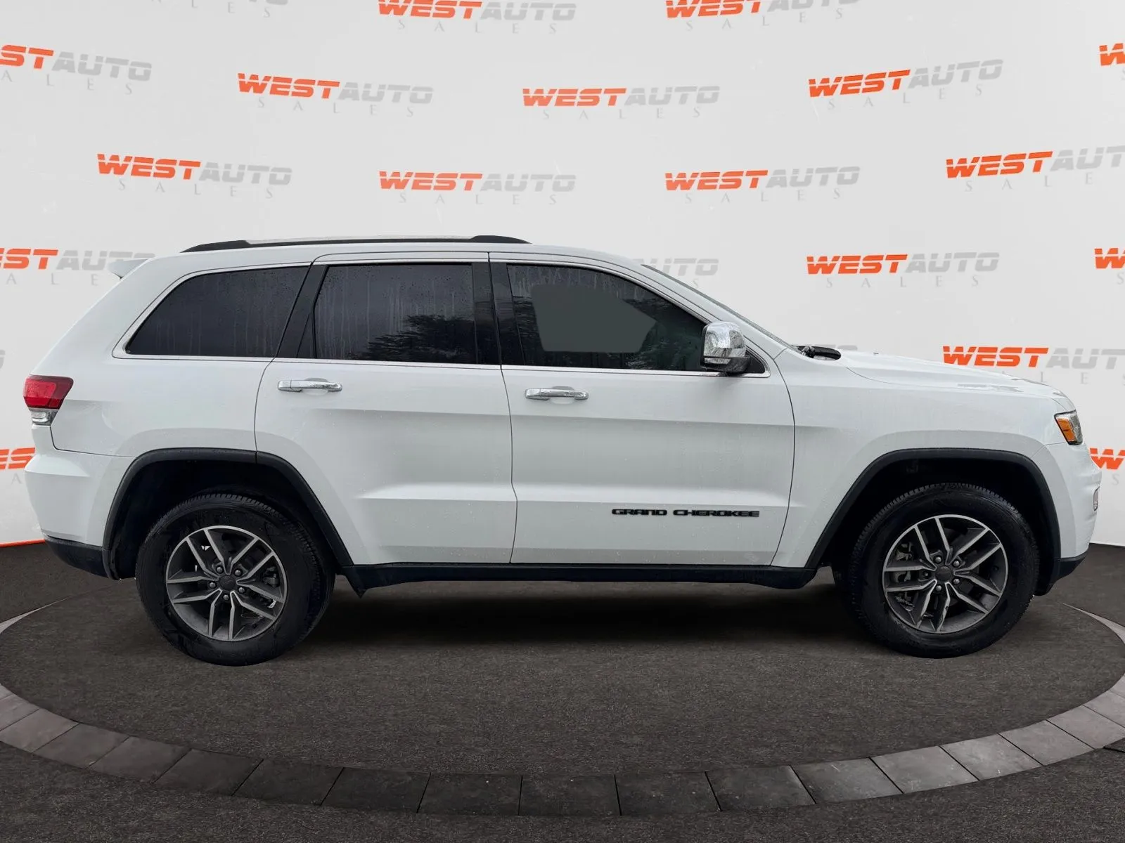 Jeep Grand Cherokee photo 6