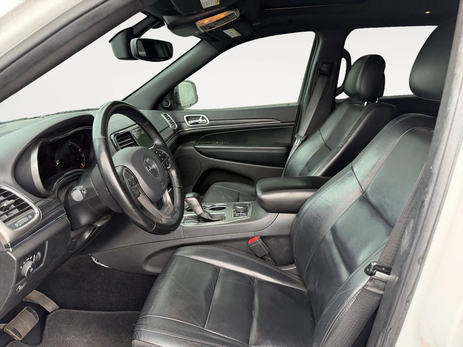Jeep Grand Cherokee photo 9