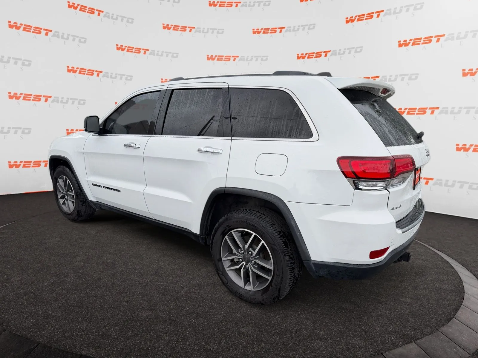 Jeep Grand Cherokee photo 3