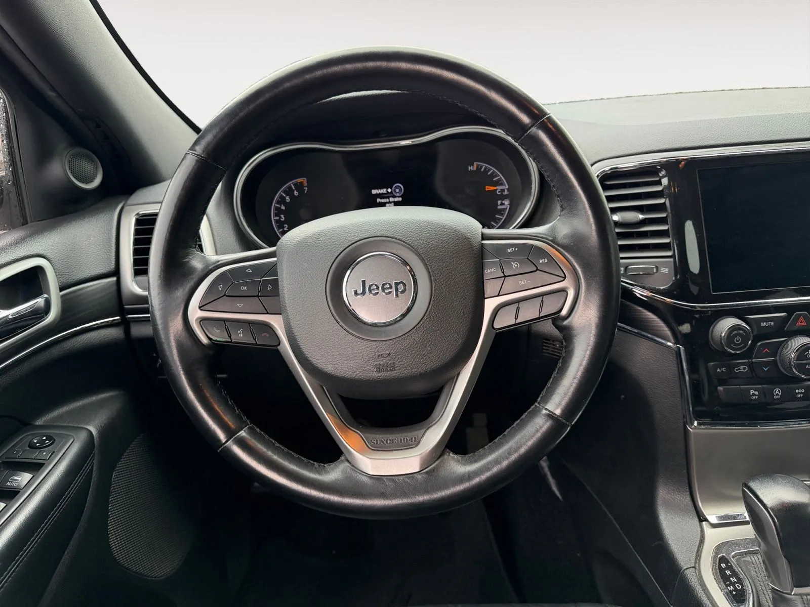 Jeep Grand Cherokee photo 12