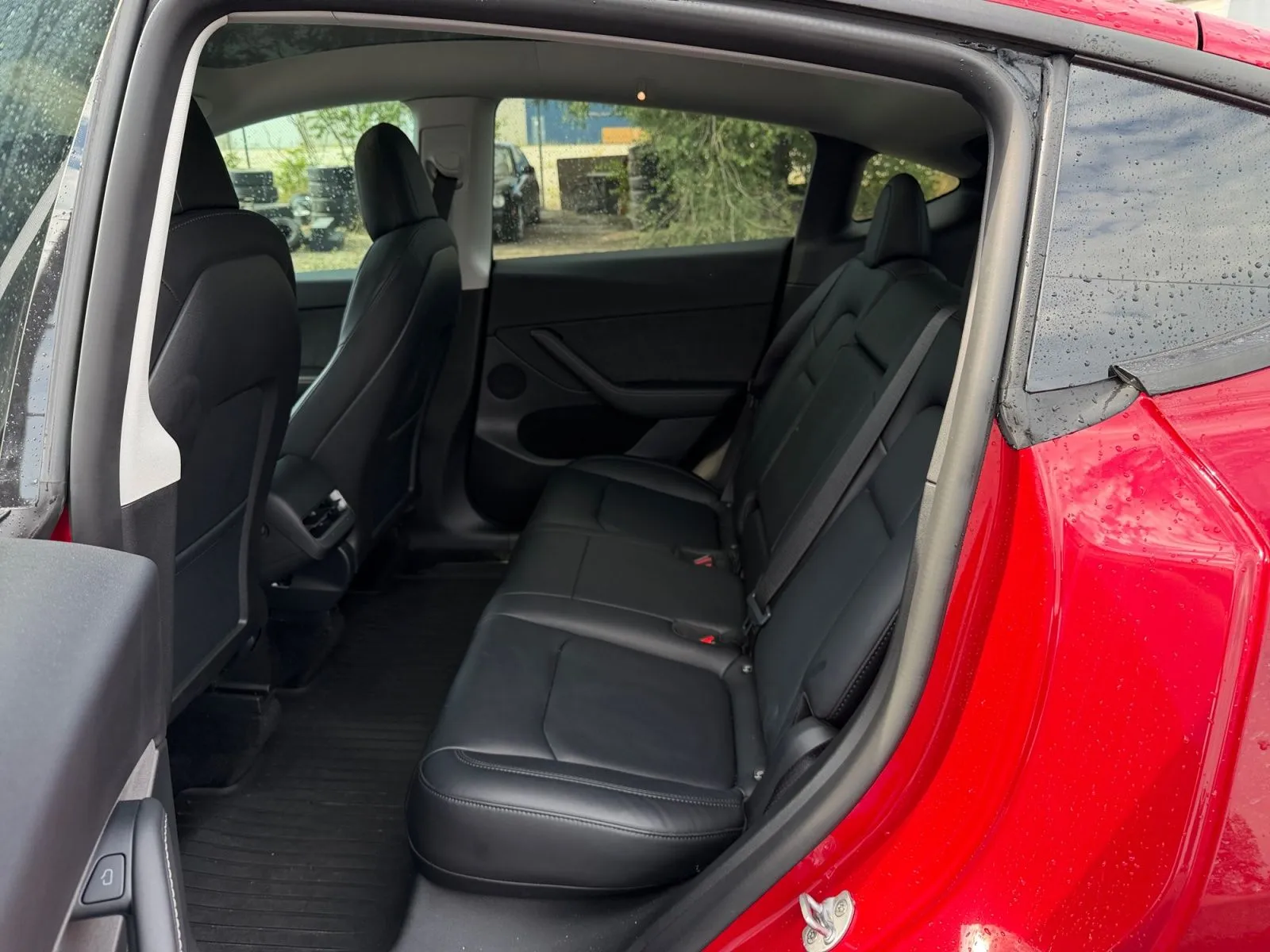 Tesla Model Y photo 25