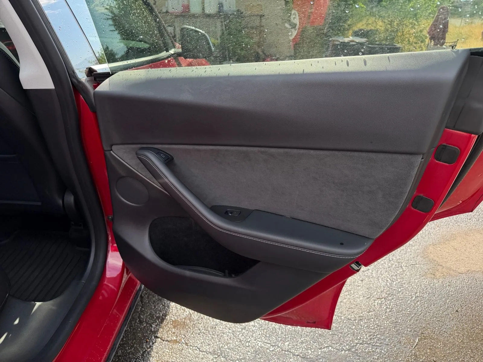 Tesla Model Y photo 30