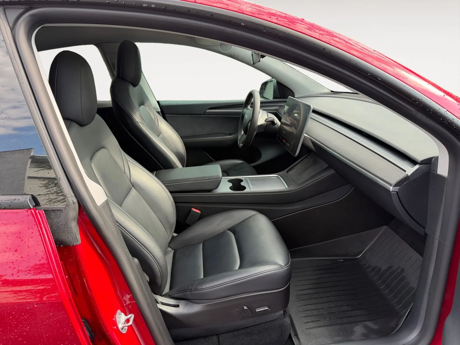 Tesla Model Y photo 15