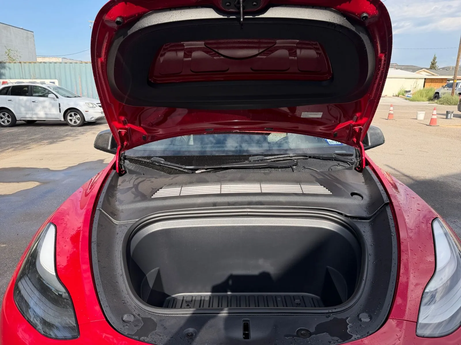 Tesla Model Y photo 34