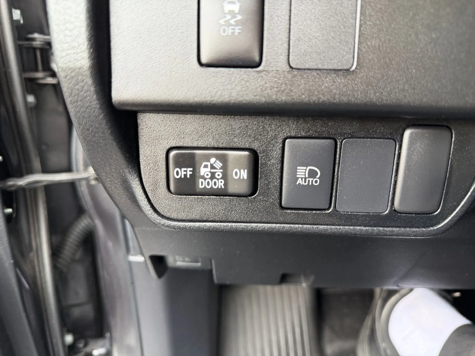 Toyota Tacoma photo 25