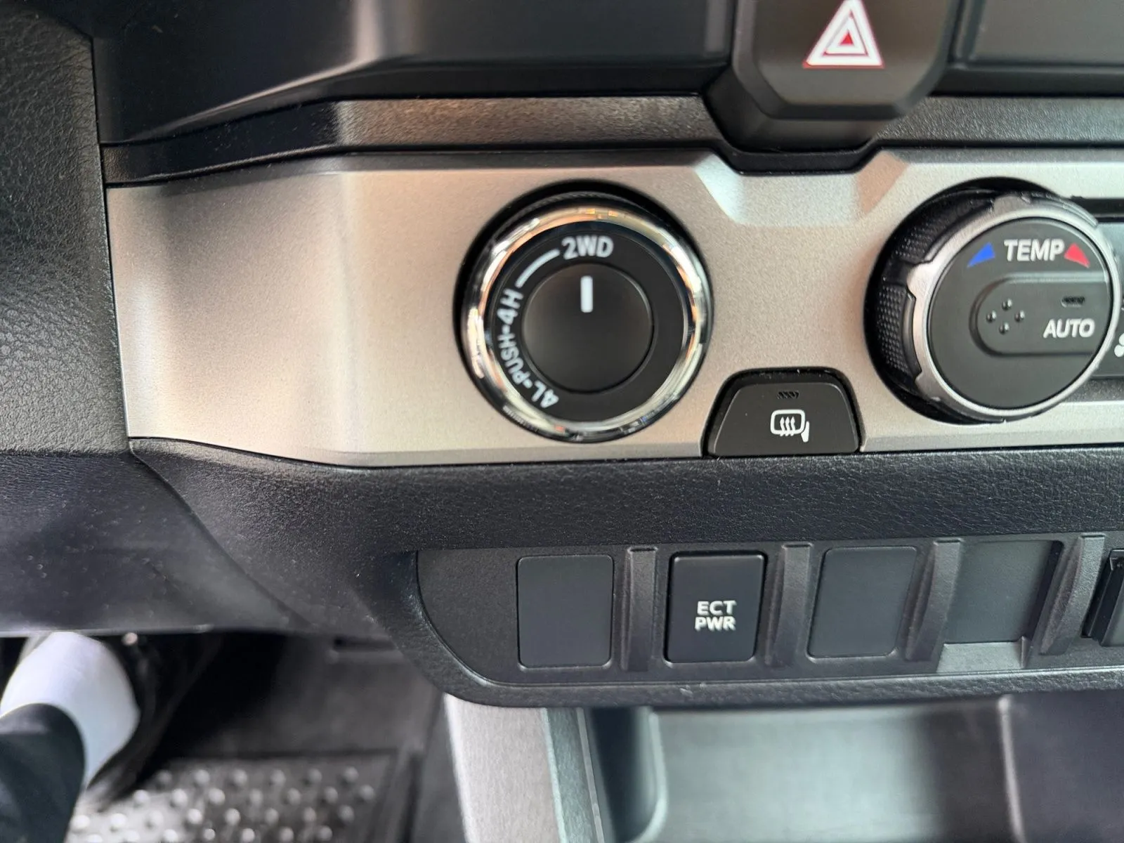 Toyota Tacoma photo 24