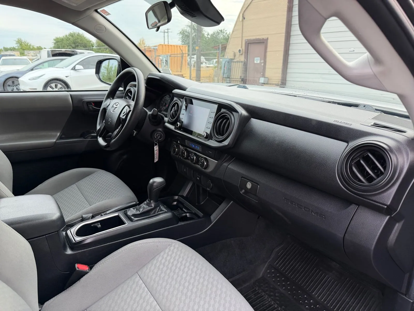 Toyota Tacoma photo 16