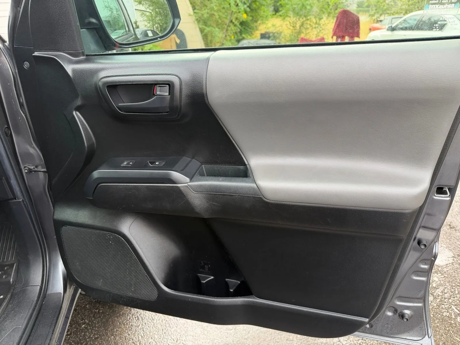 Toyota Tacoma photo 17